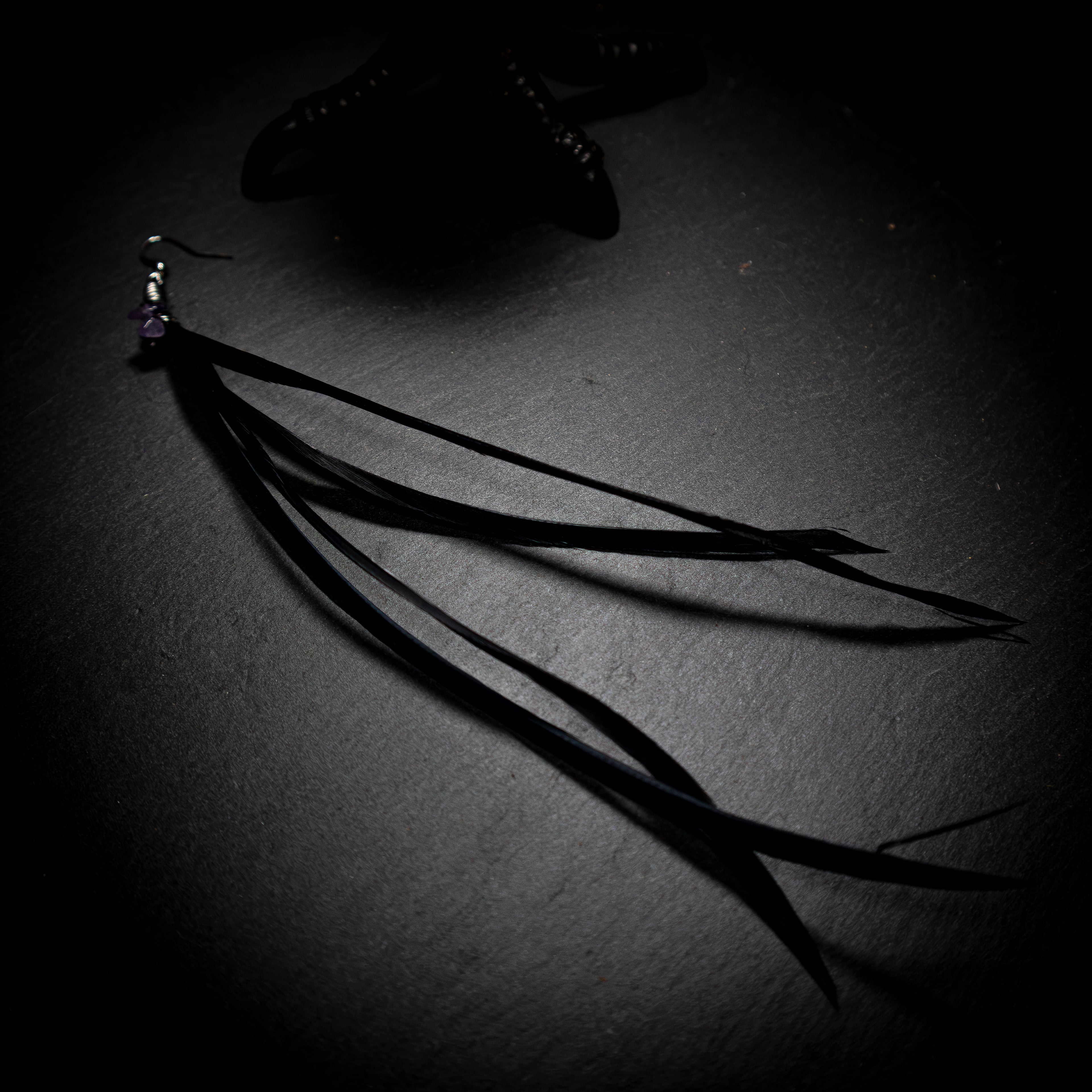 Solo earring BLACK FEATHERS