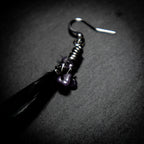Solo earring BLACK FEATHERS